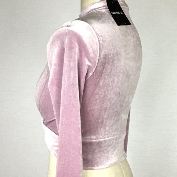 🌺3/$15🌺NWT For21 Lavender Stretch Velvet Crop - Picture 5 of 5
